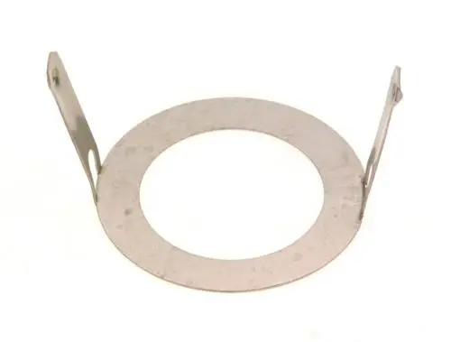 Metallrahmen mit einem runden Durchlass und zwei seitlichen Halterungen, geeignet für den sicheren Einbau oder die Befestigung. Bosch Produkt.